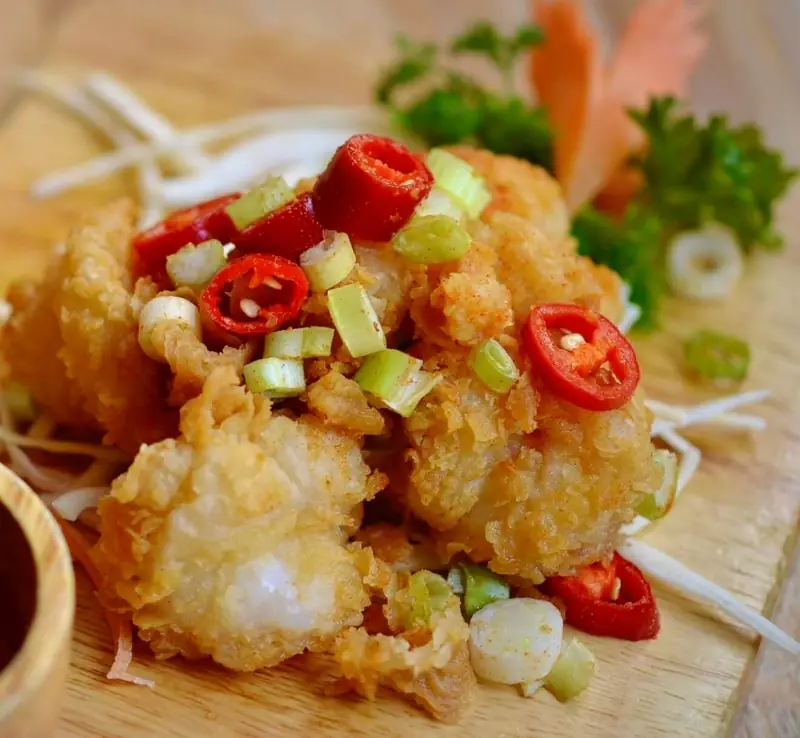 Crispy bites topped with sliced red chilli and spring onion